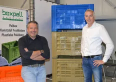 Gilbert Mommertz en Erik van Essen van Boxpall bij de vertrouwde kunststof fruitkisten